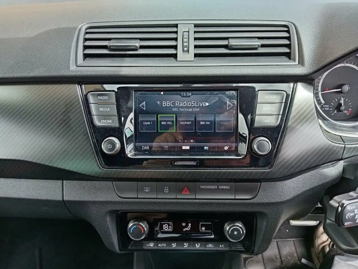 2021-skoda-fabia-10-tsi-monte-carlo-95ps-hatchback-dsg-big-4