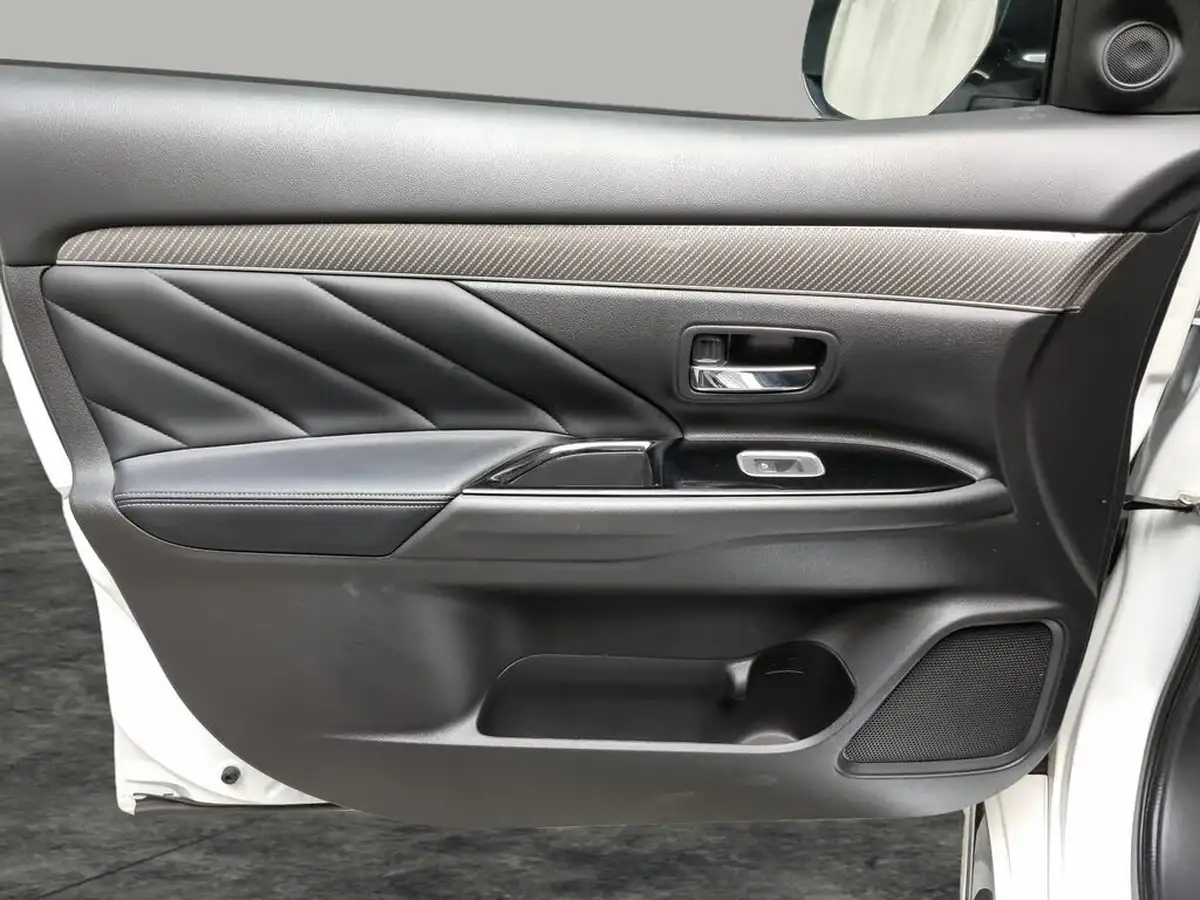 2021-mitsubishi-outlander-24-dynamic-phev-big-28