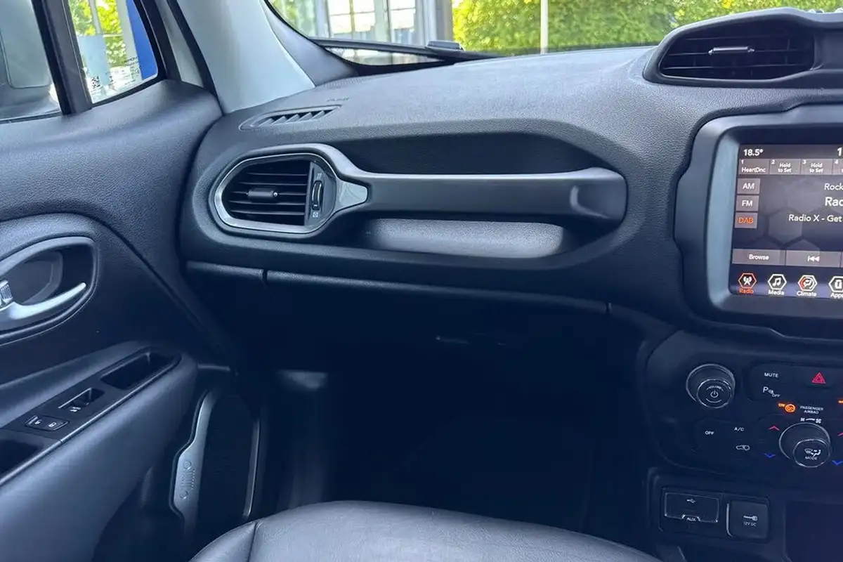 2021-jeep-renegade-10-gse-limited-big-18