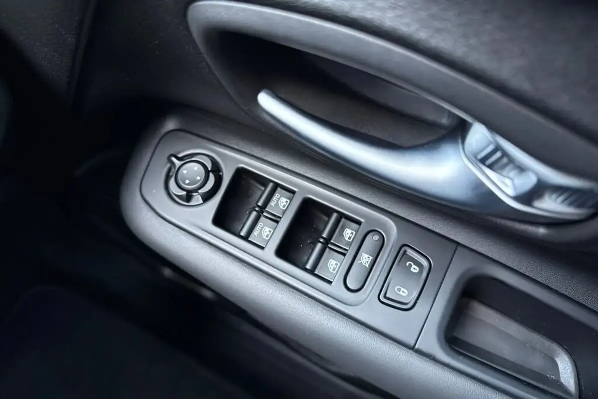 2021-jeep-renegade-10-gse-limited-big-42
