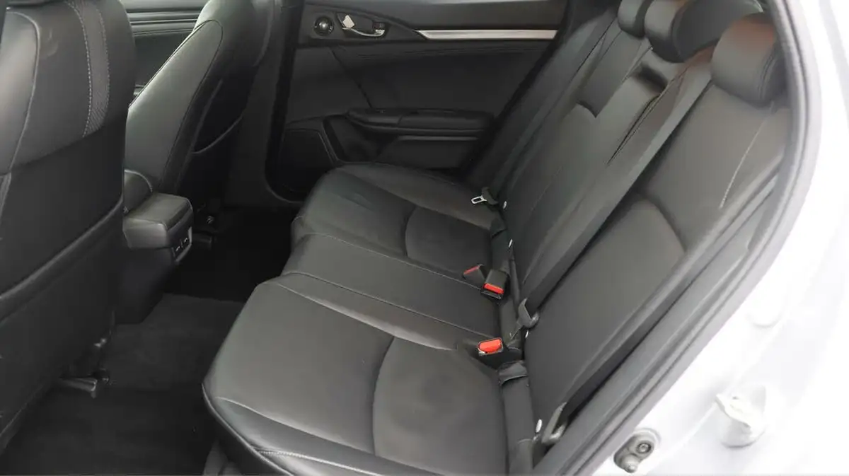 2020-honda-civic-16-i-dtec-ex-ss-hatchback-5d-big-15