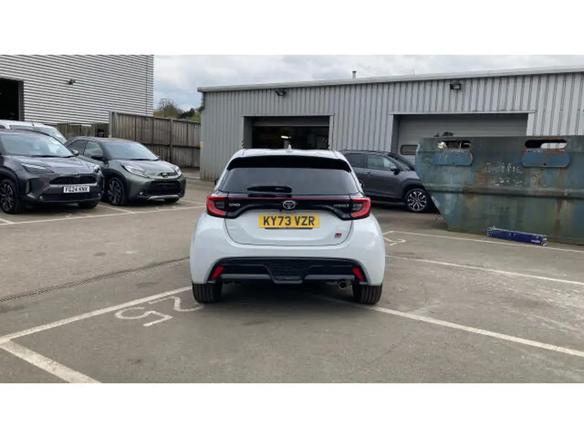 2023-toyota-yaris-15-vvt-i-gr-sport-114bhp-big-18