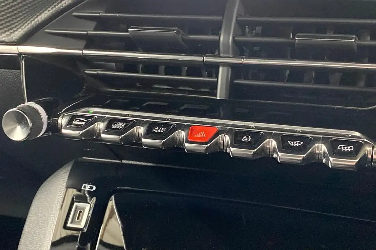 2022-peugeot-2008-suv-12-puretech-allure-premium-130bhp-big-25