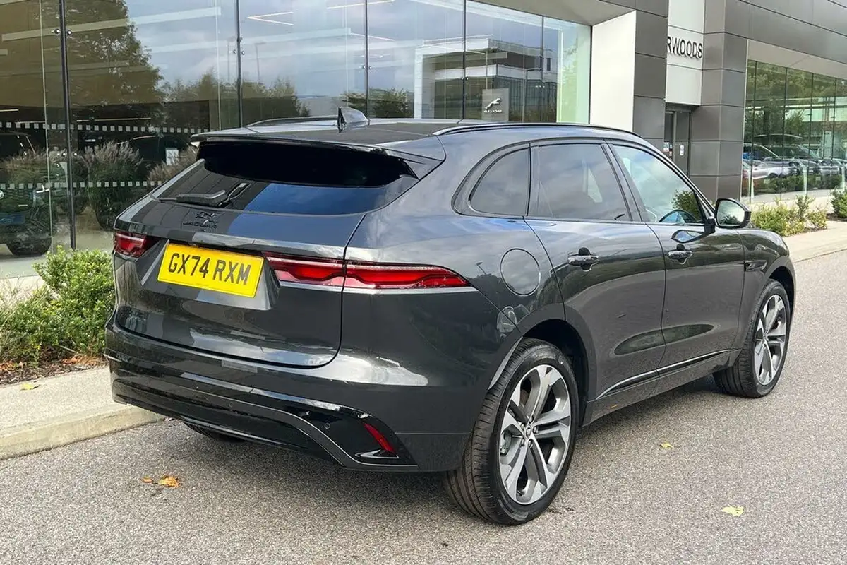 2024-jaguar-f-pace-20-d200-r-dynamic-hse-black-big-10