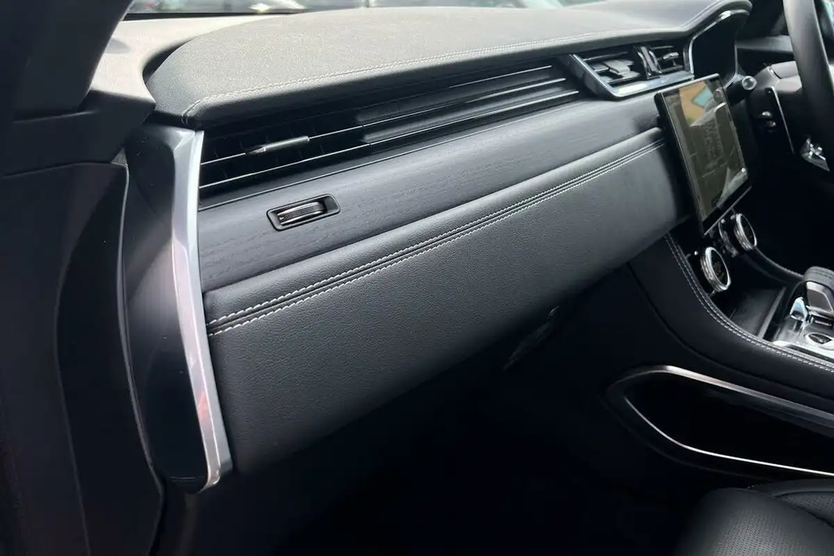 2024-jaguar-f-pace-20-d200-r-dynamic-hse-black-big-34
