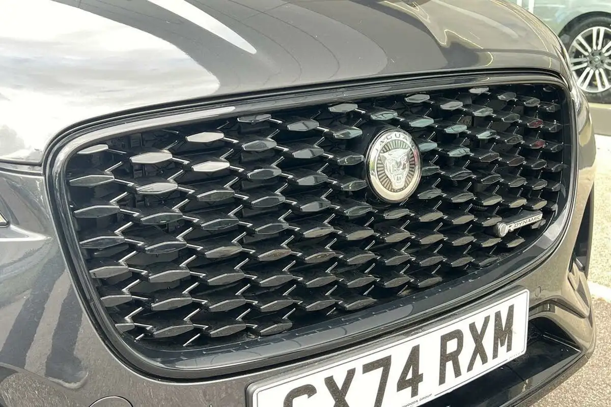 2024-jaguar-f-pace-20-d200-r-dynamic-hse-black-big-56