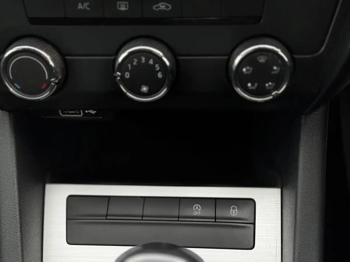 2020-skoda-octavia-10-tsi-s-hatchback-big-40
