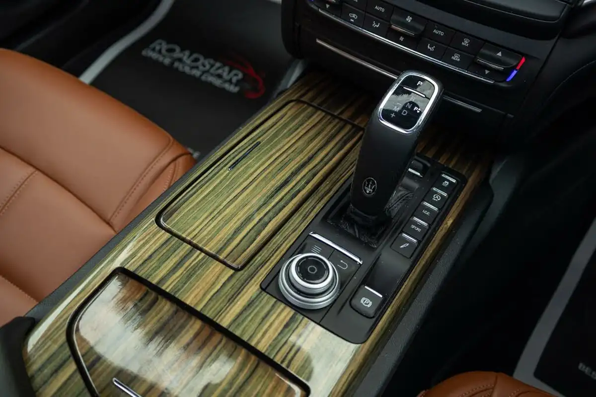 2020-maserati-ghibli-30td-gransport-big-8