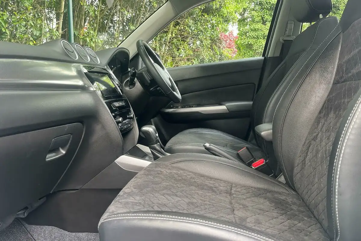 2022-suzuki-vitara-15-sz5-big-2