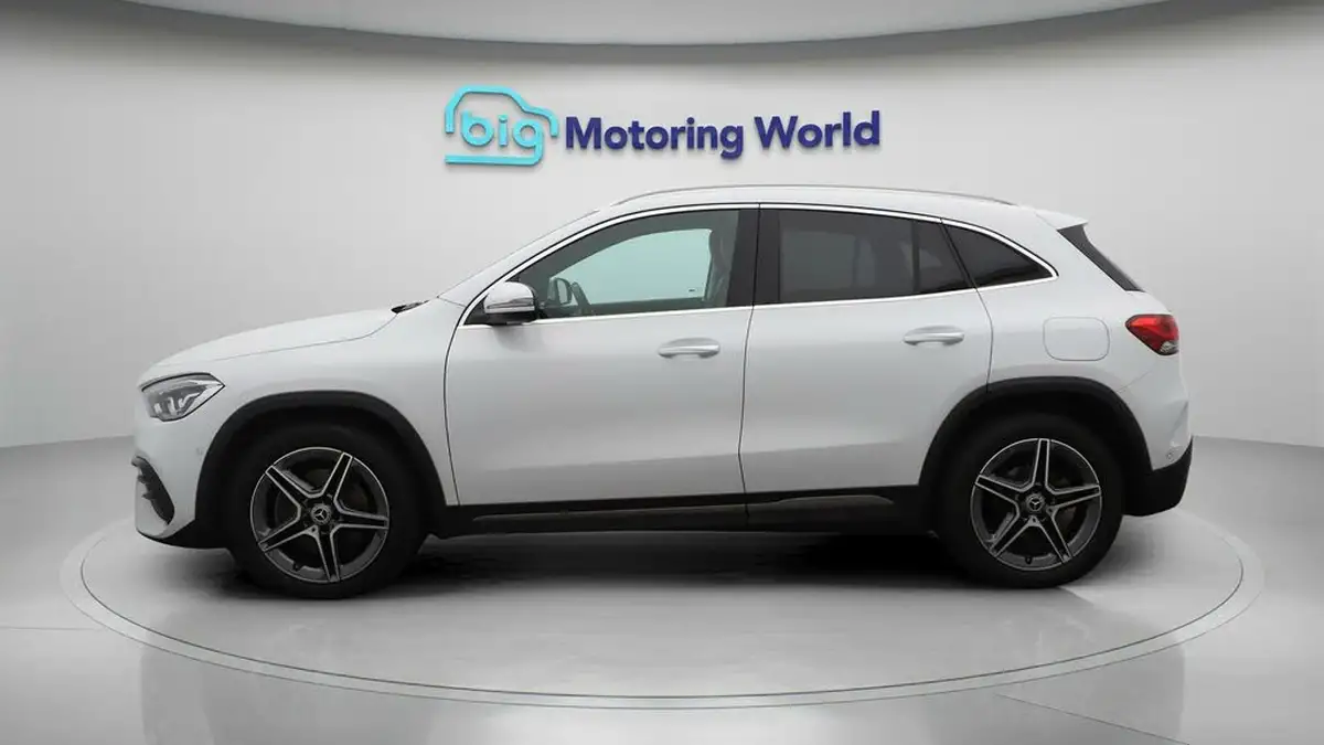 2022-mercedes-benz-gla-class-13-gla-180-amg-line-premium-big-4