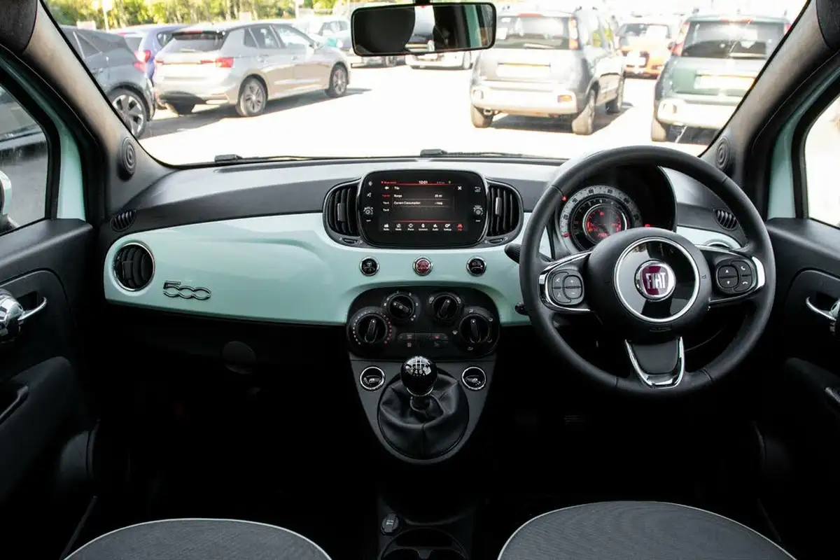 2021-fiat-500-10-lounge-big-3