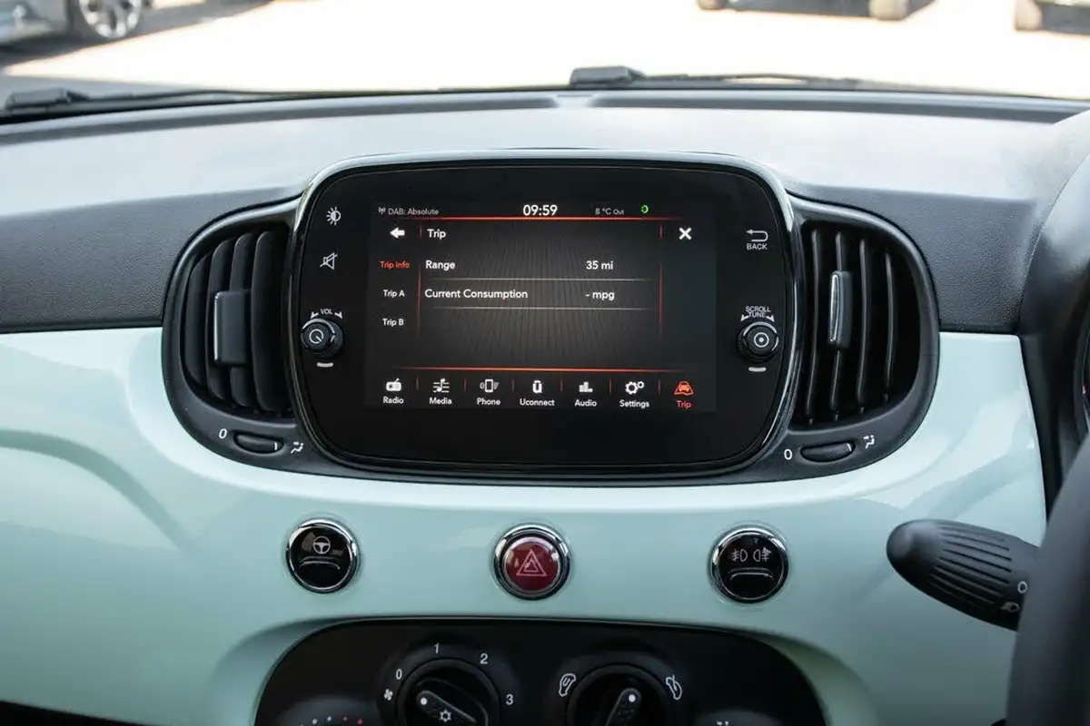 2021-fiat-500-10-lounge-big-27