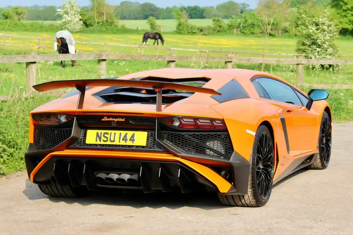 2016-lamborghini-aventador-65-lp-750-4-superveloce-coupe-big-42