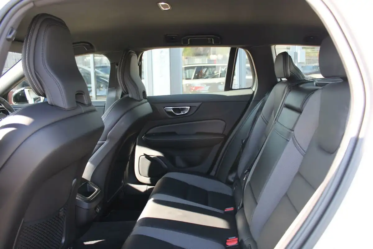 2019-volvo-v60-20-t5-r-design-ss-big-11