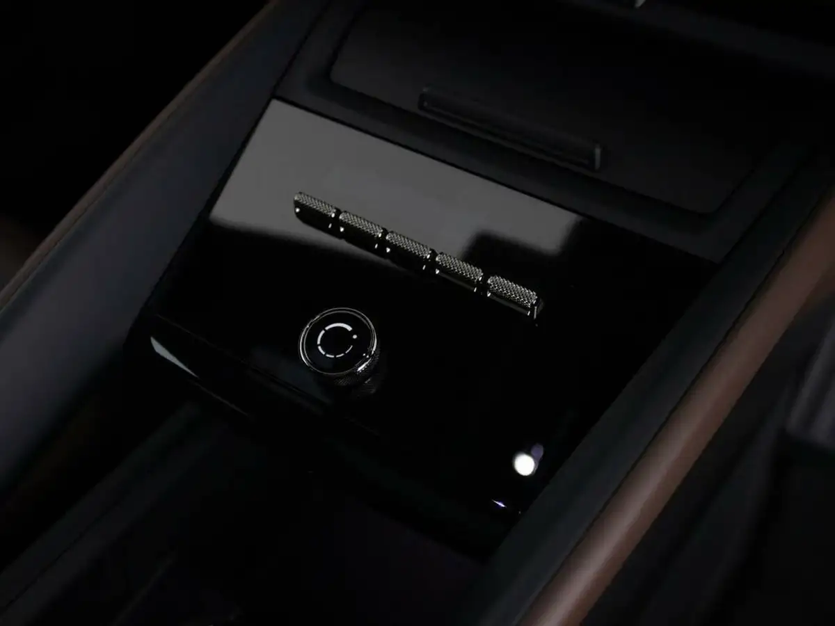 2024-porsche-macan-e-turbo-electric-big-42