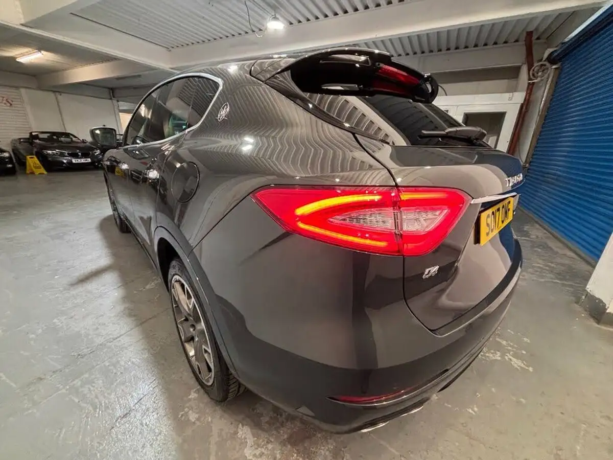 2017-maserati-levante-30td-4x4-no-trim-big-6