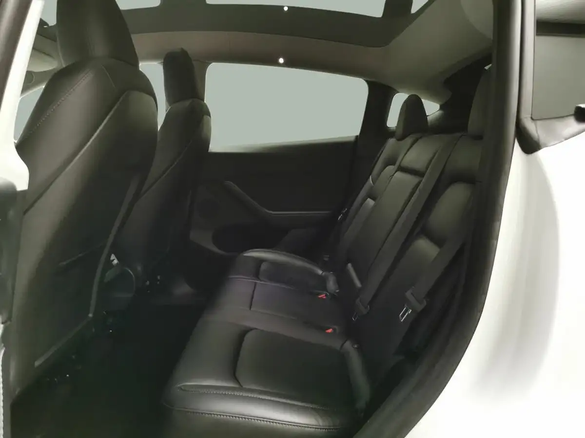 2023-tesla-model-y-e-rwd-big-24