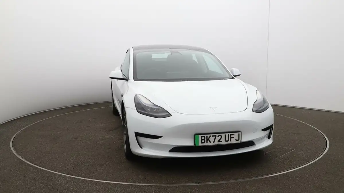 2022-tesla-model-3-e-rwd-big-32