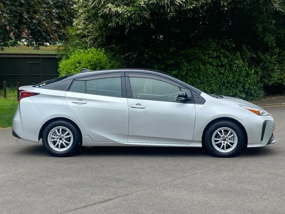 2019-toyota-prius-big-25