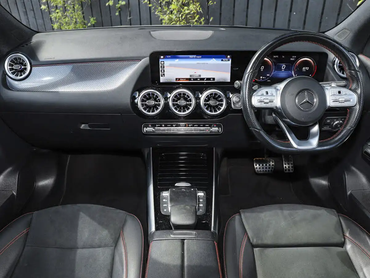 2022-mercedes-benz-gla-class-13-gla-200-amg-line-premium-big-2