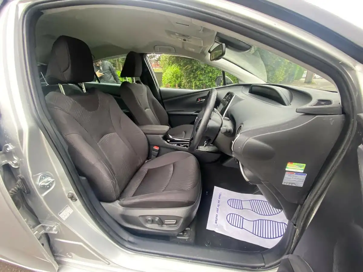 2019-toyota-prius-big-49