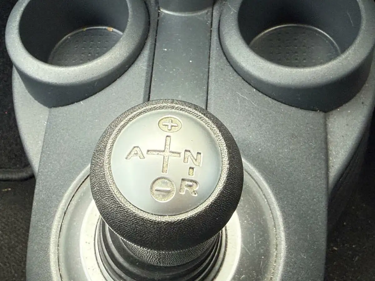 2010-mitsubishi-colt-13-cz2-5d-amt-big-34