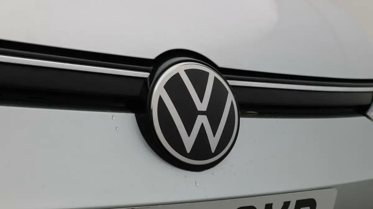 2022-volkswagen-golf-10-tsi-life-hatchback-big-21