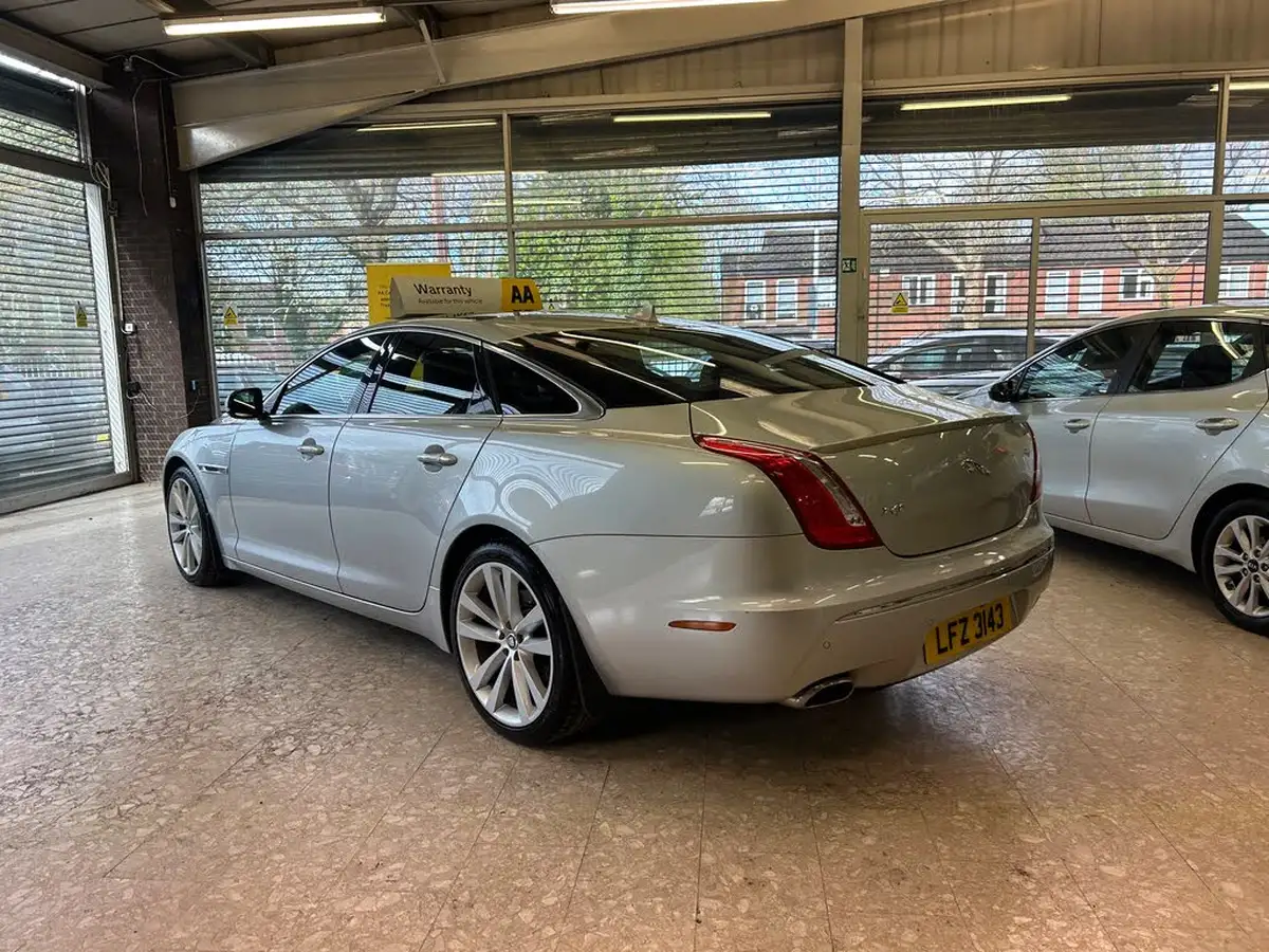 2012-jaguar-xj-series-30td-xj-portfolio-swb-ss-big-4