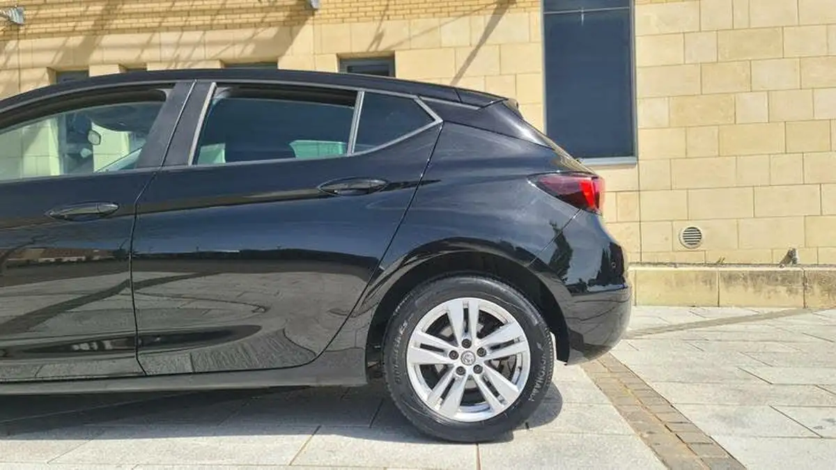 2018-vauxhall-astra-16cdti-tech-line-nav-110ps-ssecotec-hatchback-big-12