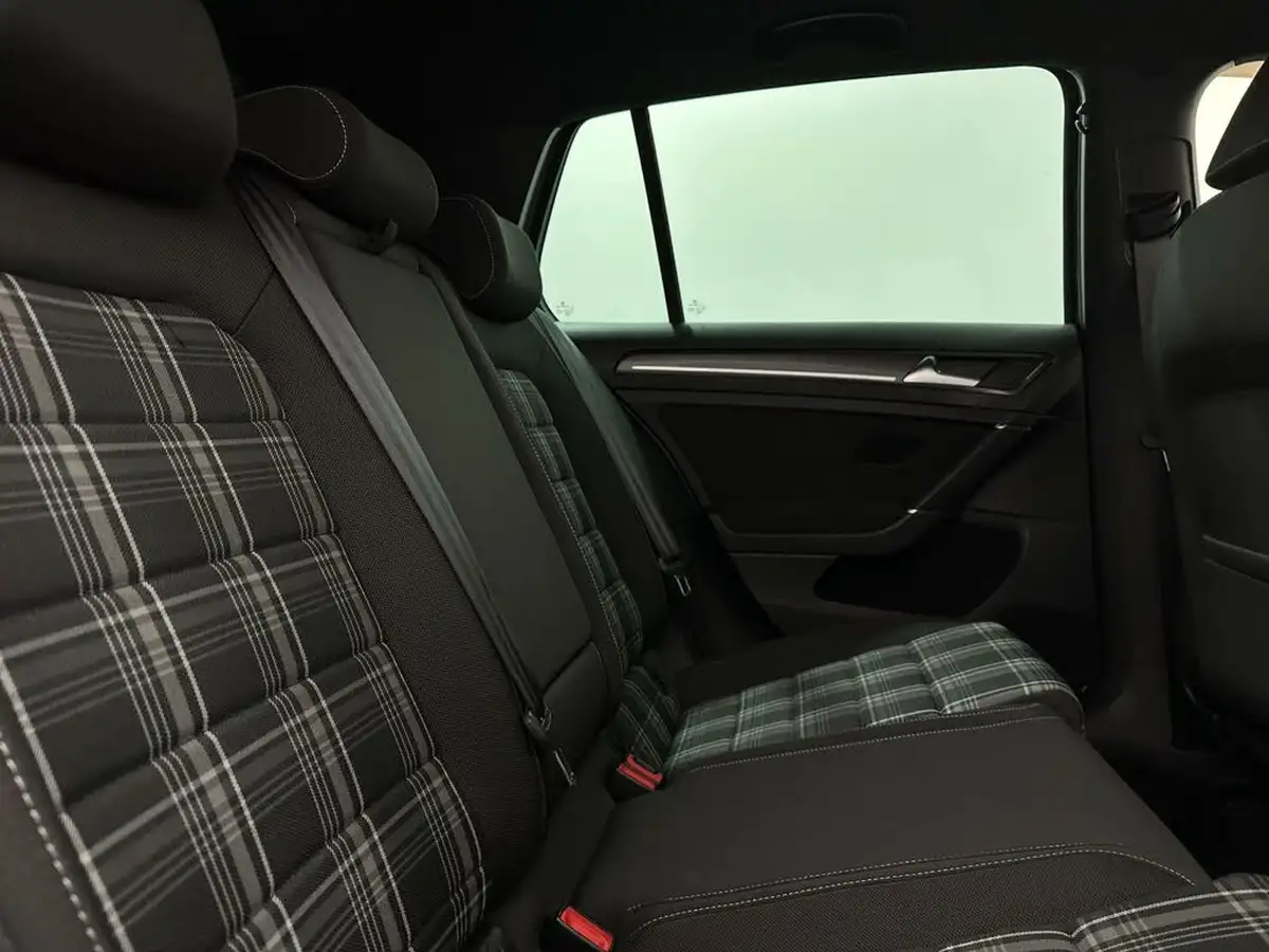 2018-volkswagen-golf-20tdi-gtd-hatchback-5d-big-41