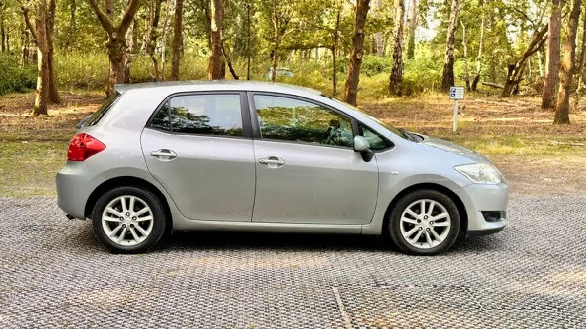 2008-toyota-auris-14-tr-5d-big-5
