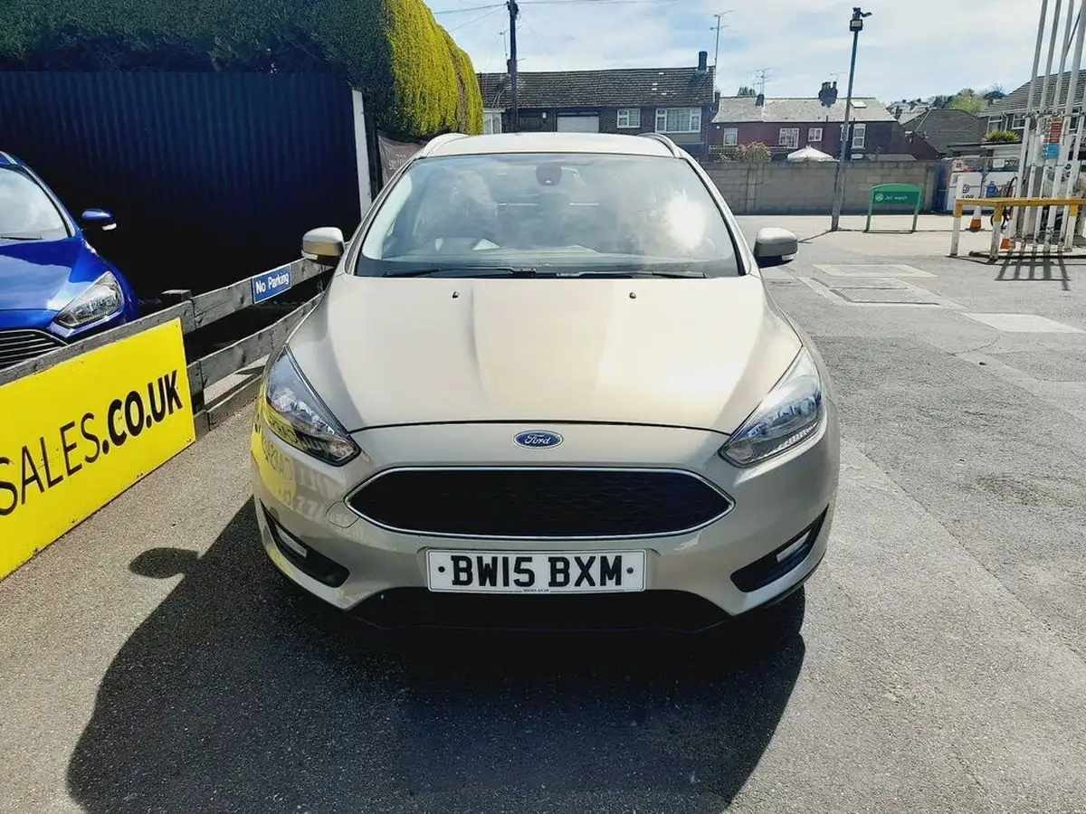 2015-ford-focus-16-zetec-estate-big-4