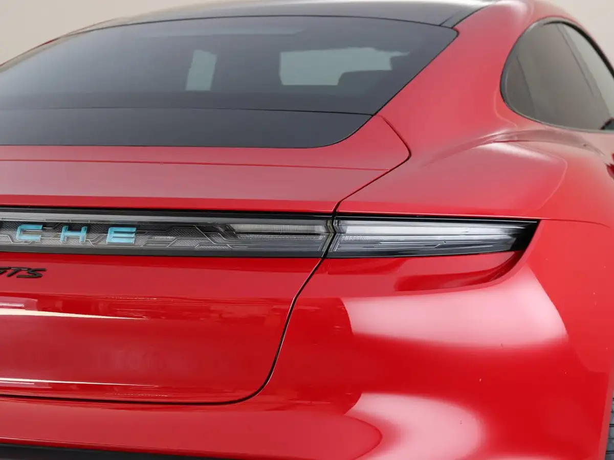 2023-porsche-taycan-e-gts-big-36