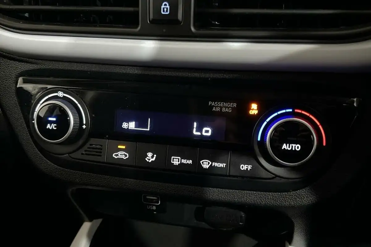2022-hyundai-i10-10-premium-auto-big-13