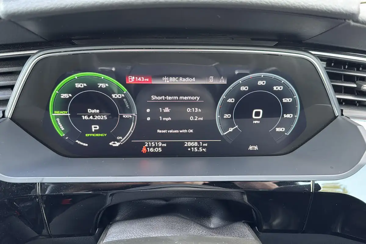 2022-audi-e-tron-55e-s-line-sportback-big-12