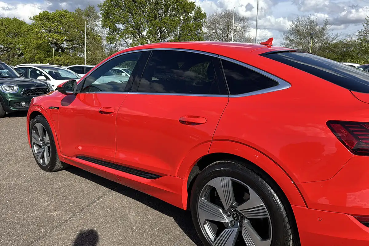 2022-audi-e-tron-55e-s-line-sportback-big-34