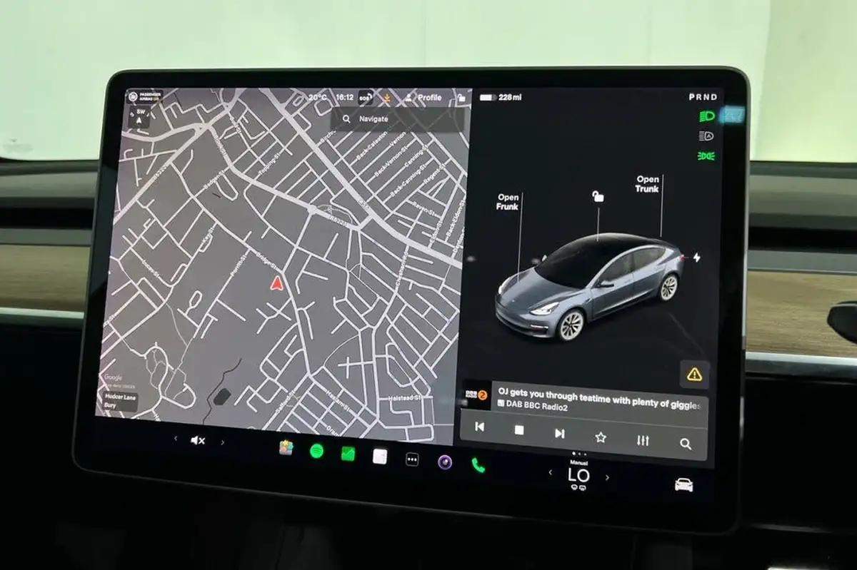 2020-tesla-model-3-e-long-range-big-26
