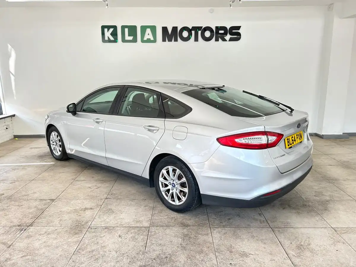 2015-ford-mondeo-16tdci-style-hatchback-big-2