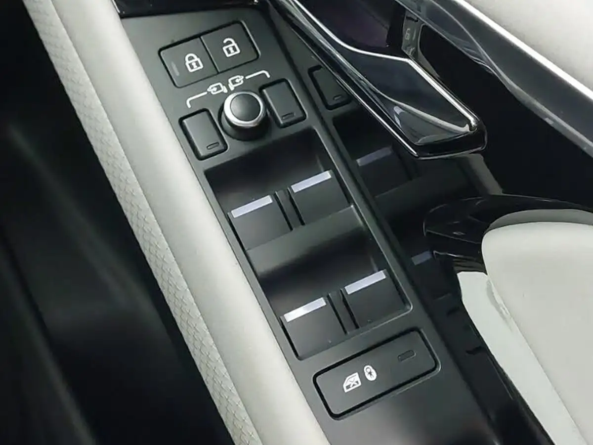 2021-land-rover-range-rover-evoque-15-p300e-r-dynamic-s-big-18