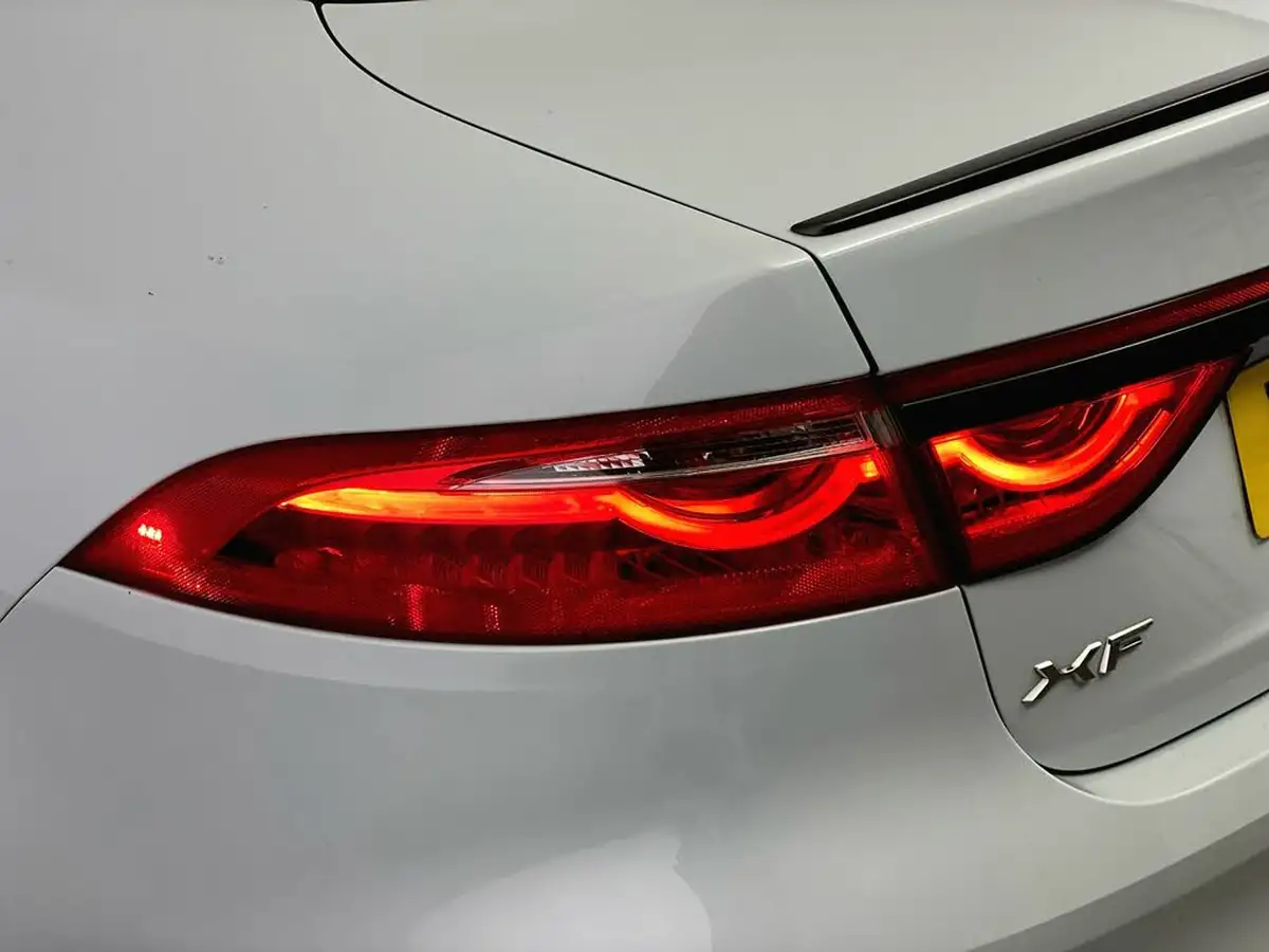 2018-jaguar-xf-20i-r-sport-300ps-awd-saloon-4d-1997cc-big-36