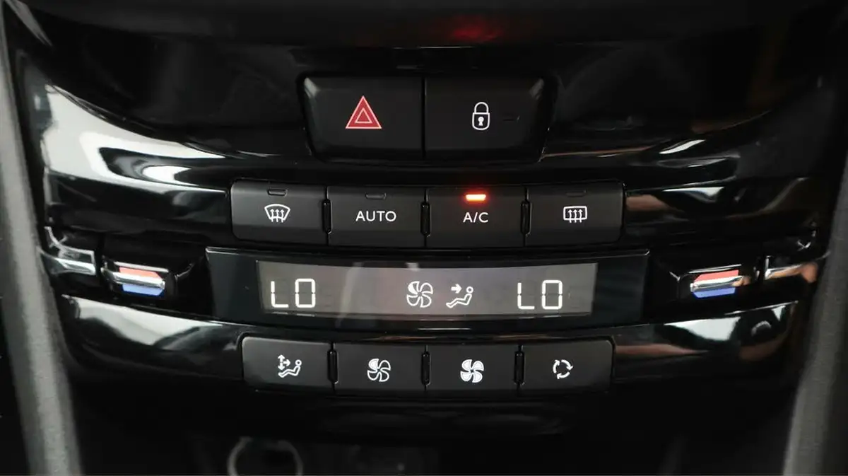 2019-peugeot-2008-suv-12-puretech-allure-130bhp-big-12