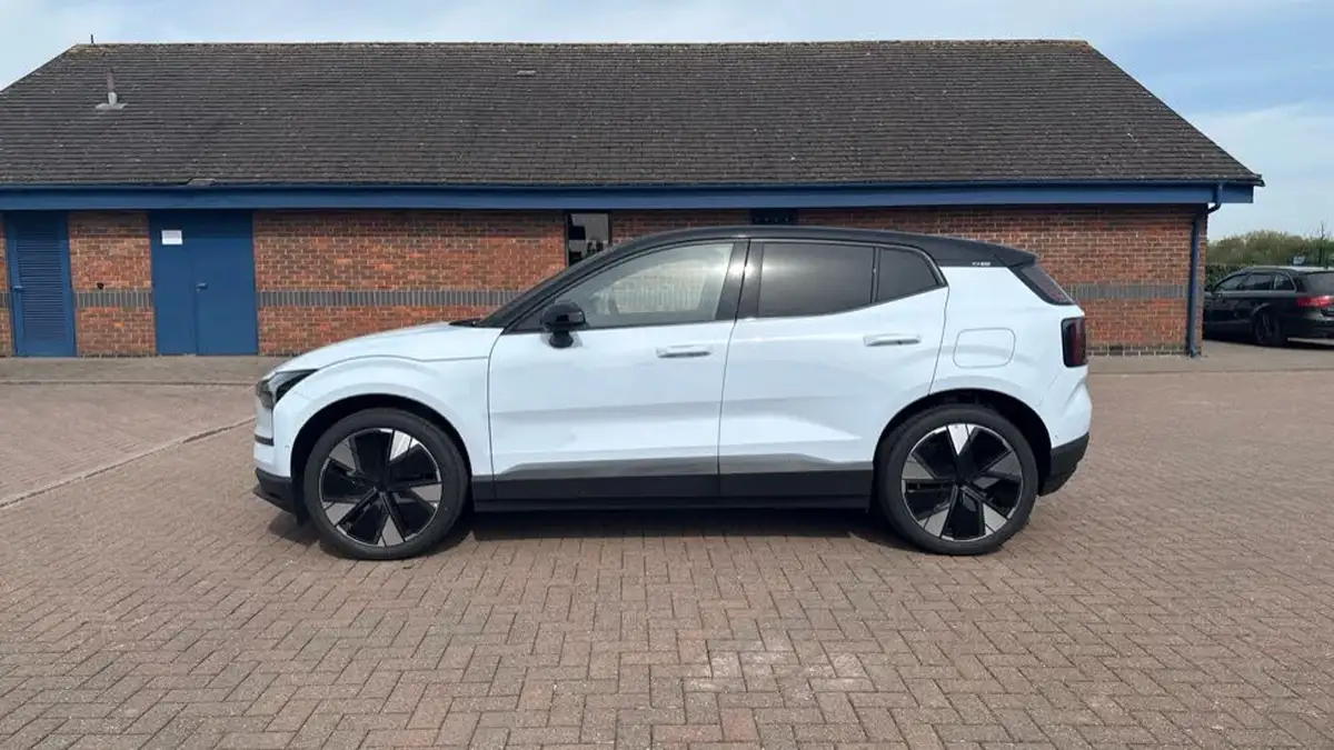 2025-volvo-ex30-e-single-motor-ultra-big-7
