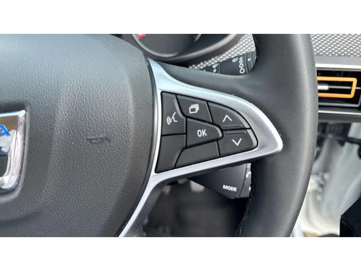 2022-dacia-sandero-stepway-10-tce-comfort-90bhp-big-30