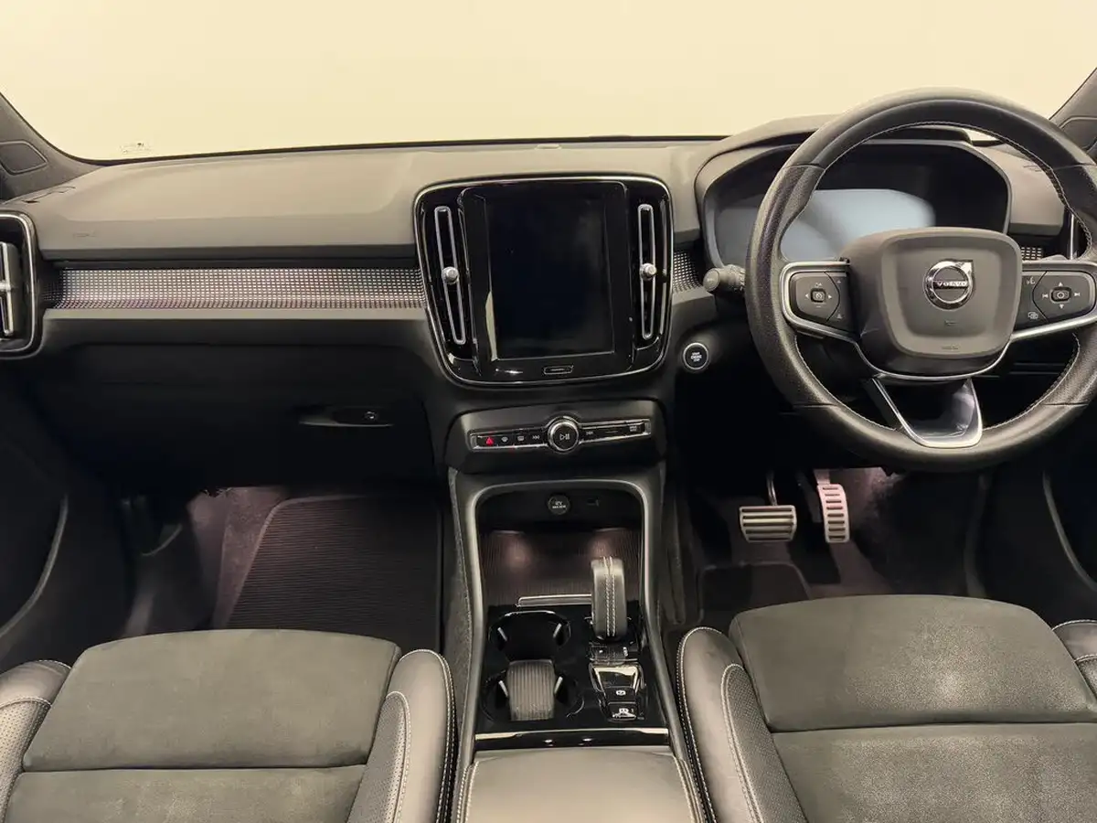 2020-volvo-xc40-15-t3-r-design-geartronic-big-15
