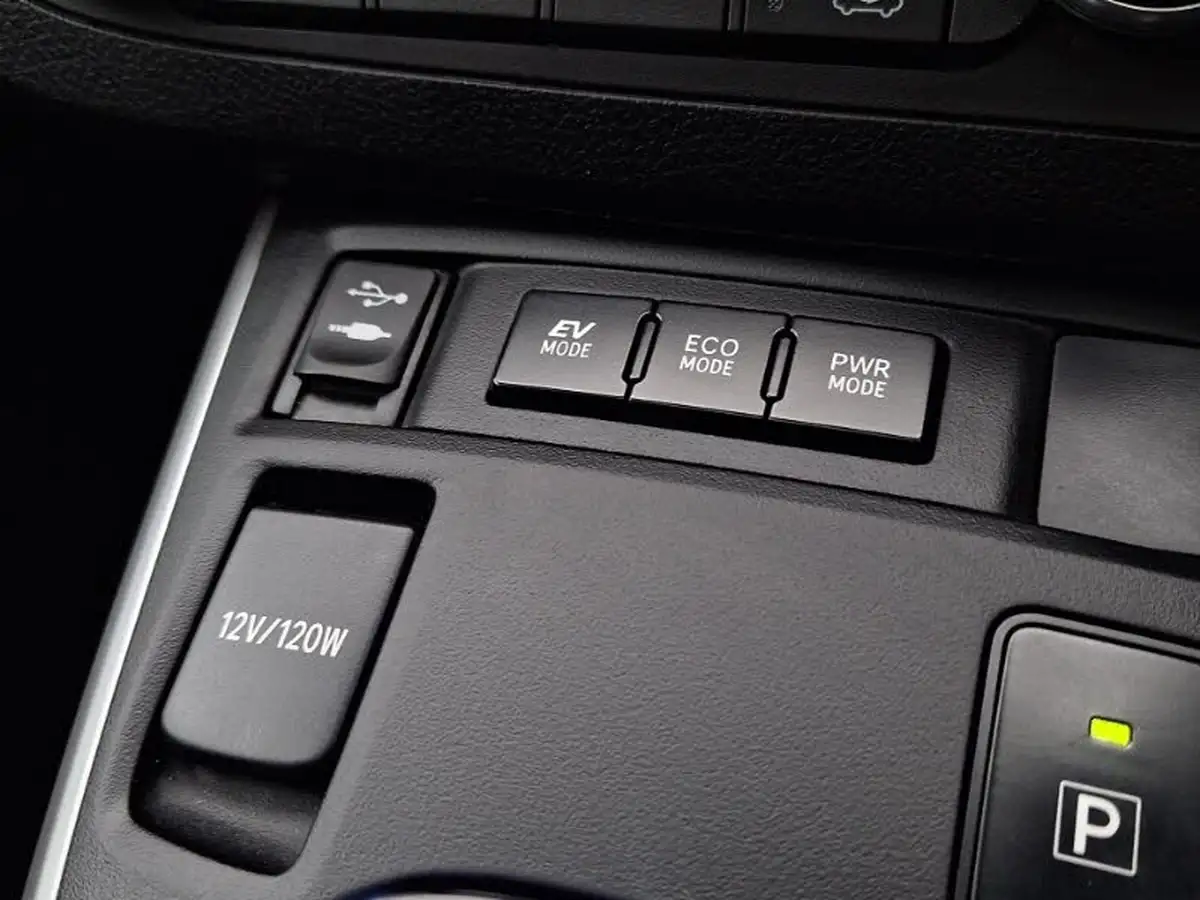 2015-toyota-auris-18-vvt-i-hsd-icon-plus-hatchback-big-17