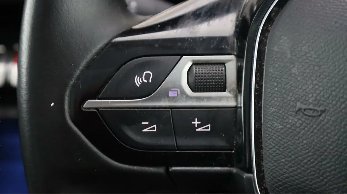 2021-peugeot-3008-suv-15-bluehdi-active-premium-big-22
