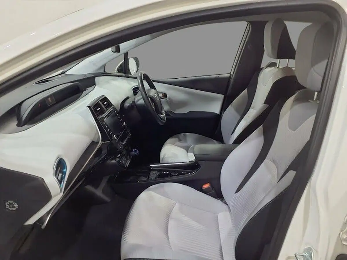 2021-toyota-prius-18-vvt-i-business-edition-plus-cvt-big-5