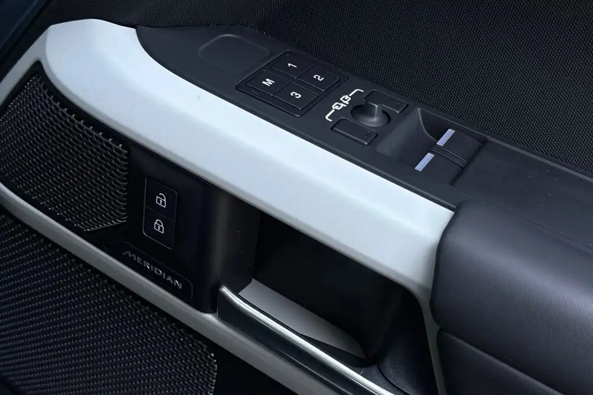 2023-land-rover-90-defender-30-d250-x-dynamic-hse-big-48