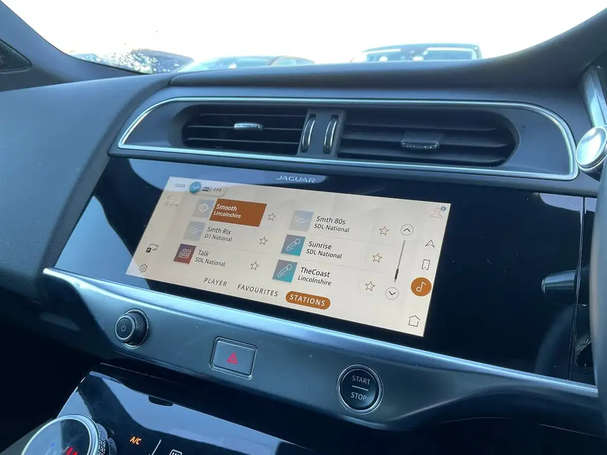 2021-jaguar-i-pace-ev400-black-big-39