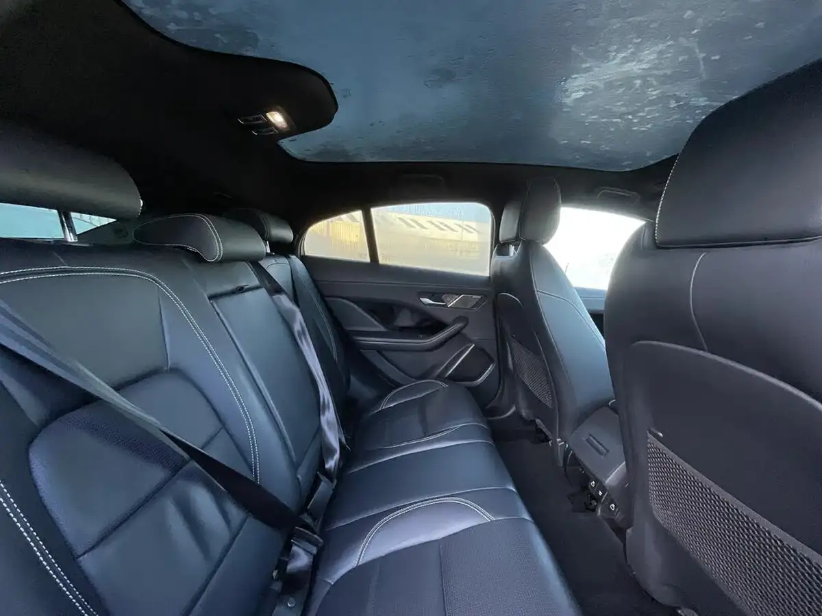 2021-jaguar-i-pace-ev400-black-big-11